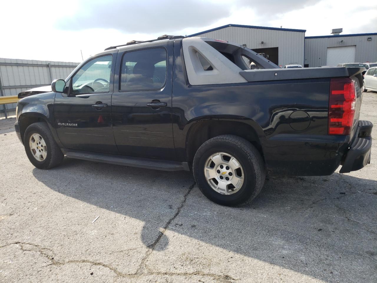 Obraz 2 z 2011 CHEVROLET AVALANCHE LS 2011 z VIN 3GNTKEE3XBG101656