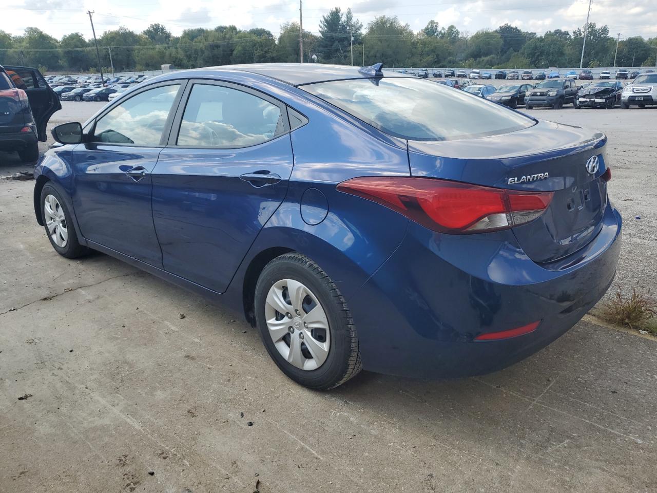 Изображение 2 2016 HYUNDAI ELANTRA SE 2016 с VIN 5NPDH4AE8GH737777