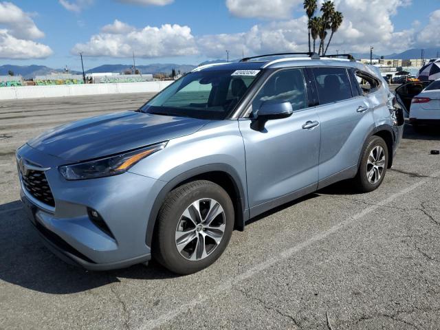 Image 1 of 2022 TOYOTA HIGHLANDER XLE 2022 with VIN 5TDHZRAH7NS130606