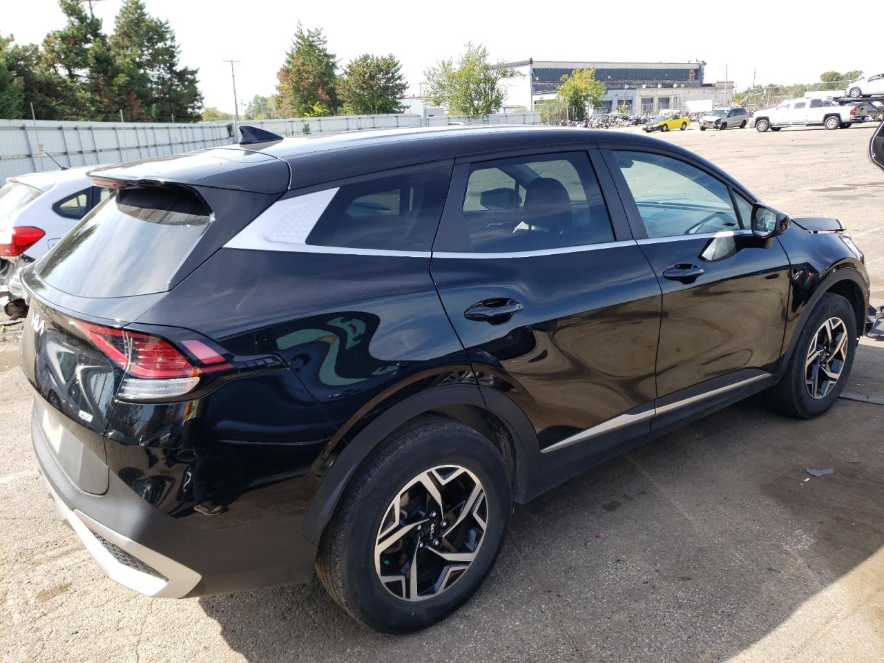 Изображение 3 2023 KIA SPORTAGE LX 2023 с VIN KNDPUCAF7P7036924