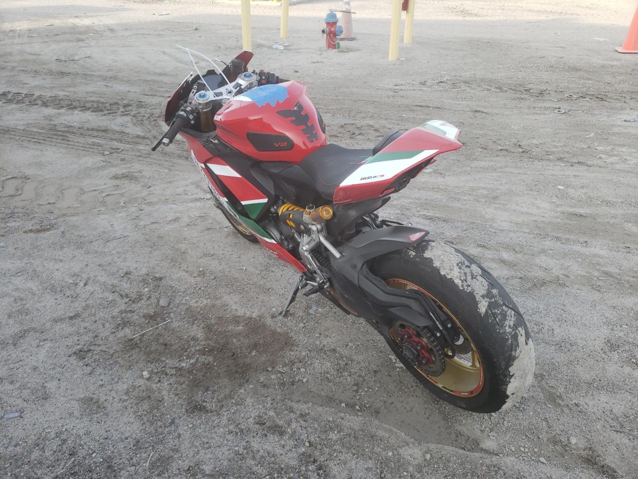Image 3 of 2023 DUCATI PANIGALE V2 2023 with VIN ZDMHAATW2PB011896