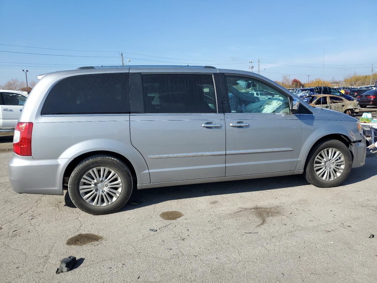 Obraz 3 z 2015 CHRYSLER TOWN & COUNTRY LIMITED PLATINUM 2015 z VIN 2C4RC1GG0FR590884