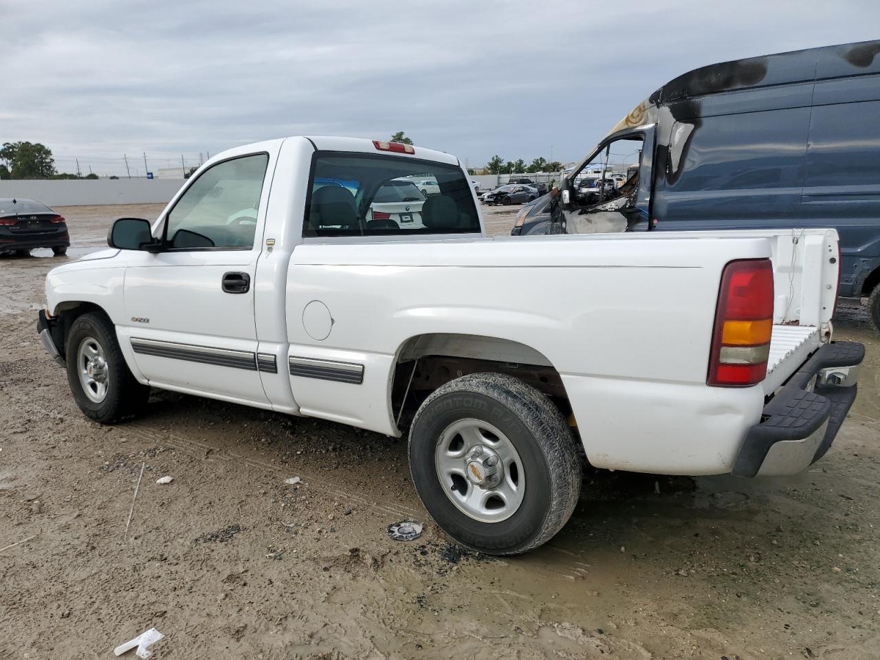 Image 2 of 2000 CHEVROLET SILVERADO C1500 2000 with VIN 1GCEC14W3YZ120951