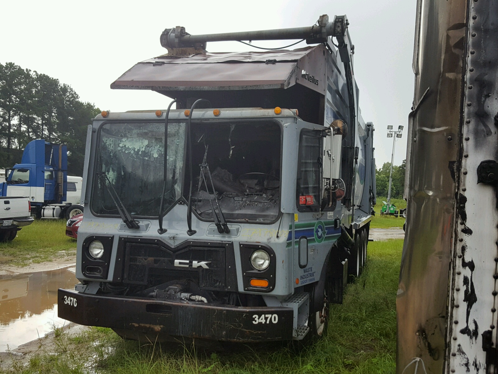Image 2 of 2013 MACK 600 MRU600 2013 with VIN 1M2AV02C6DM009888