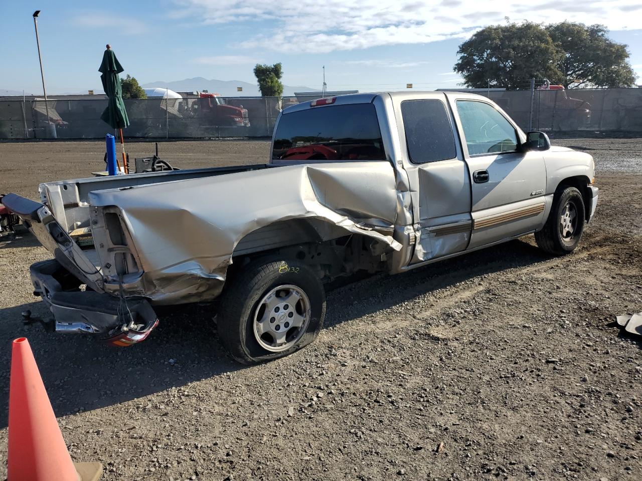 Image 3 of 2001 CHEVROLET SILVERADO C1500 2001 with VIN 1GCEC19V41Z327810