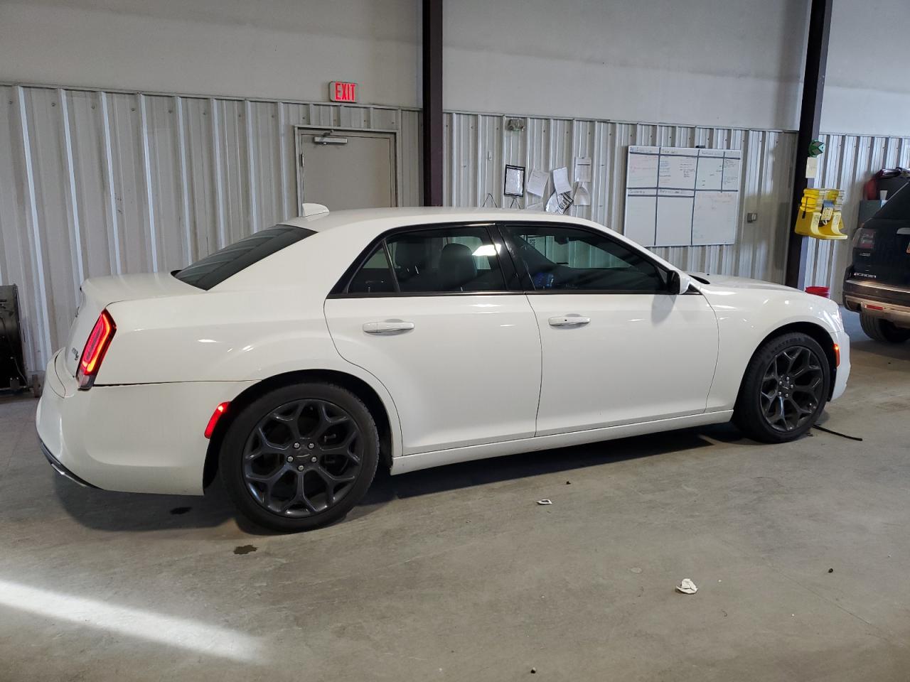 Image 3 of 2019 CHRYSLER 300 S 2019 with VIN 2C3CCABG1KH515449