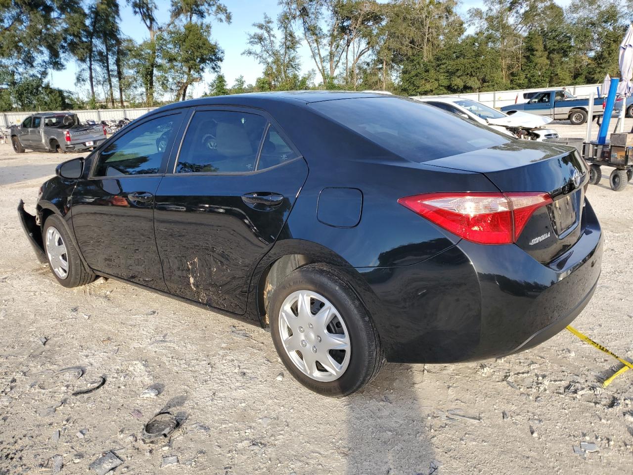 Image 2 of 2019 TOYOTA COROLLA L 2019 with VIN 2T1BURHE8KC138024