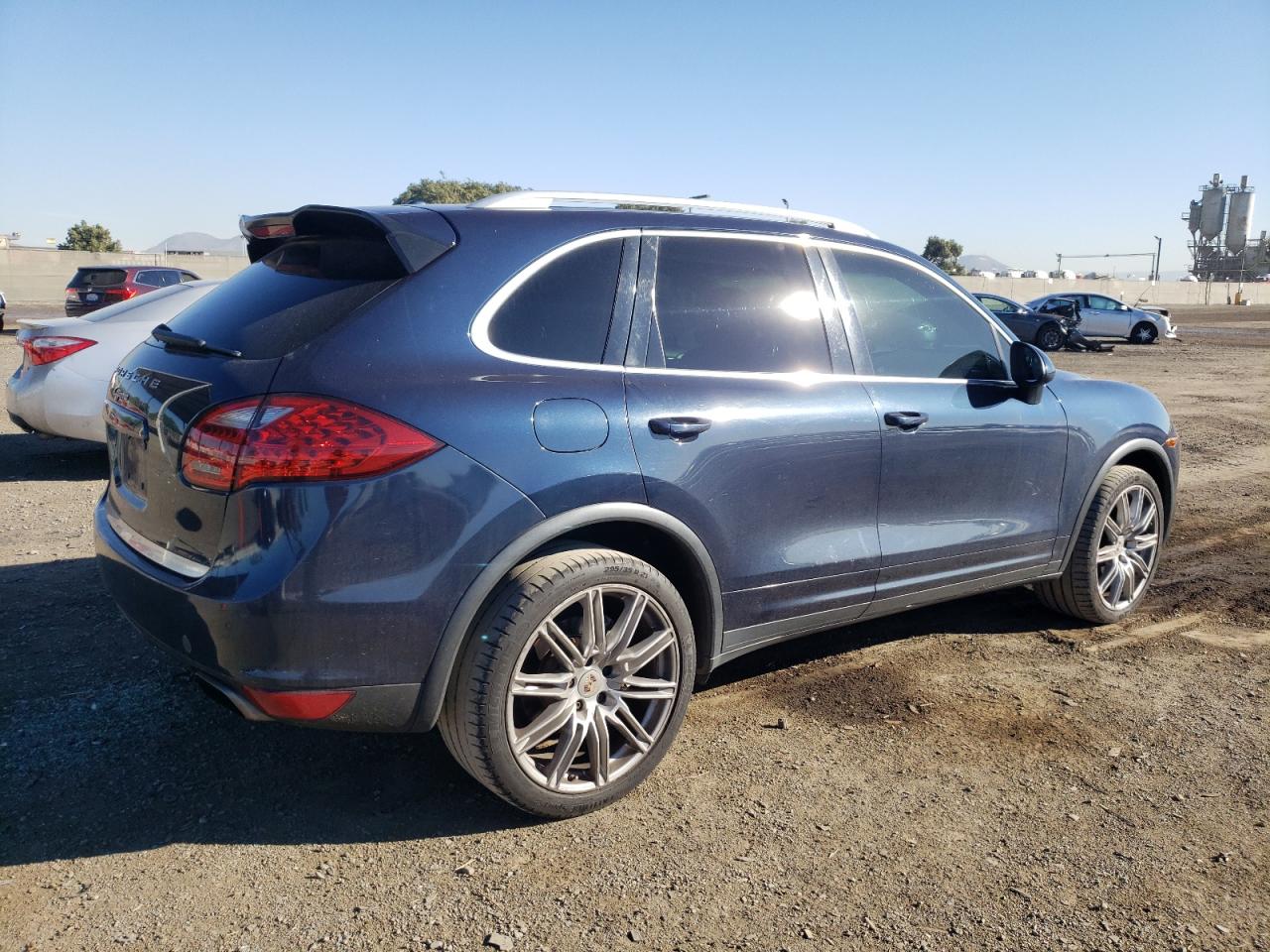 Image 3 of Porsche Cayenne 2012 with VIN WP1AA2A29CLA07995