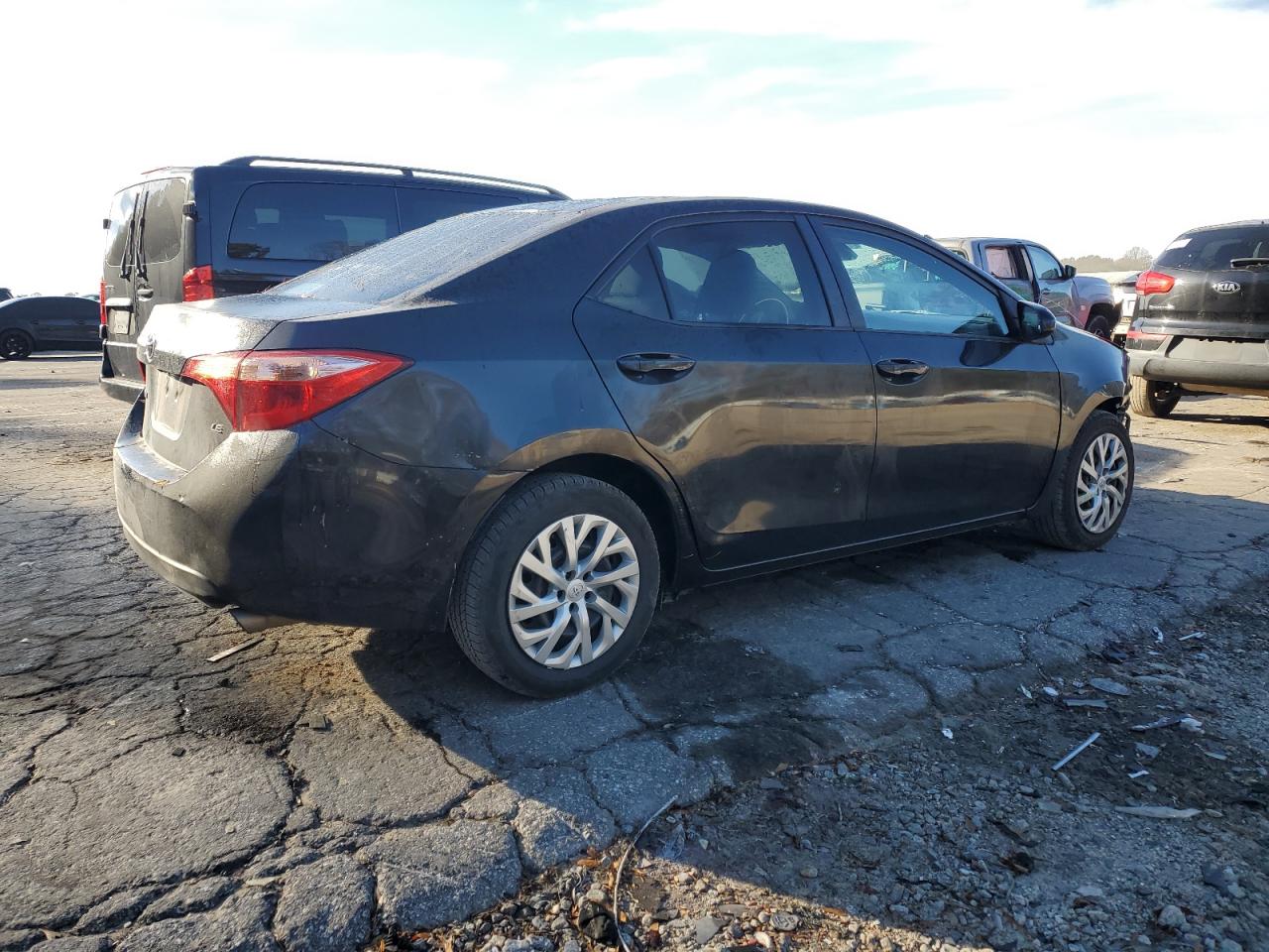 Изображение 3 2017 TOYOTA COROLLA L 2017 с VIN 5YFBURHE7HP667859