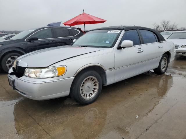 Image 1 of 2001 LINCOLN TOWN CAR CARTIER 2001 with VIN 1LNHM83WX1Y621430