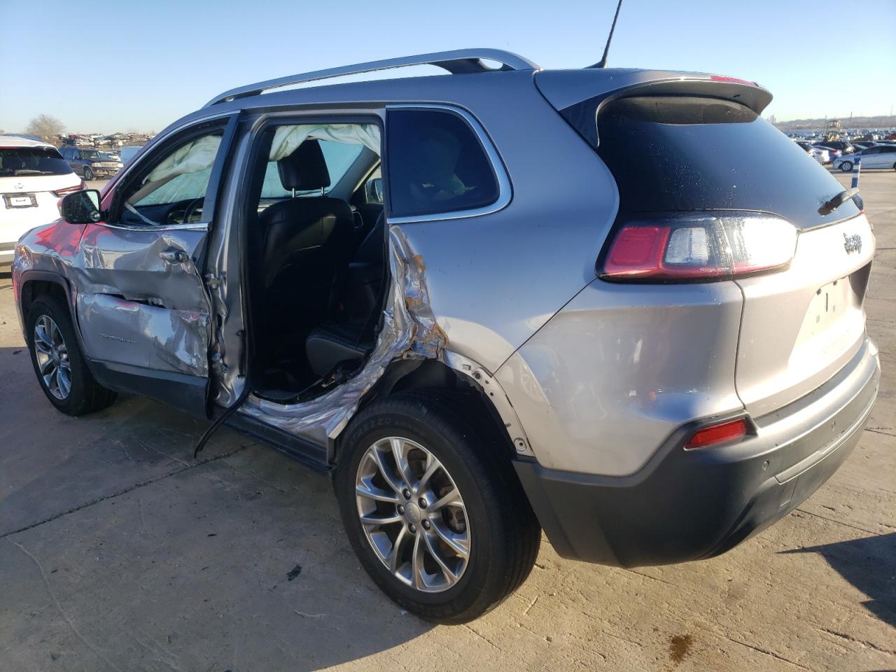 Image 2 of 2019 JEEP CHEROKEE LATITUDE PLUS 2019 with VIN 1C4PJLLB4KD318743