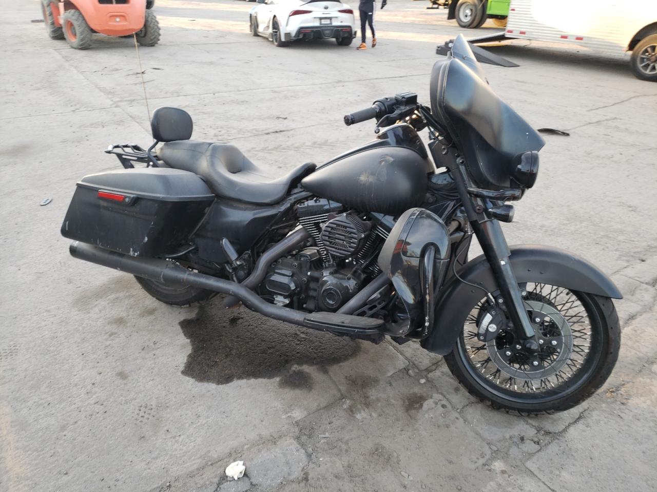 Image 1 of 2014 HARLEY-DAVIDSON FLHX STREET GLIDE 2014 with VIN 1HD1KBM37EB604699