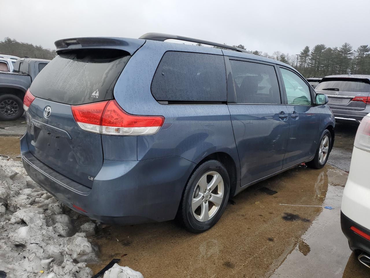Изображение 3 2013 TOYOTA SIENNA LE 2013 с VIN 5TDKK3DC9DS343188