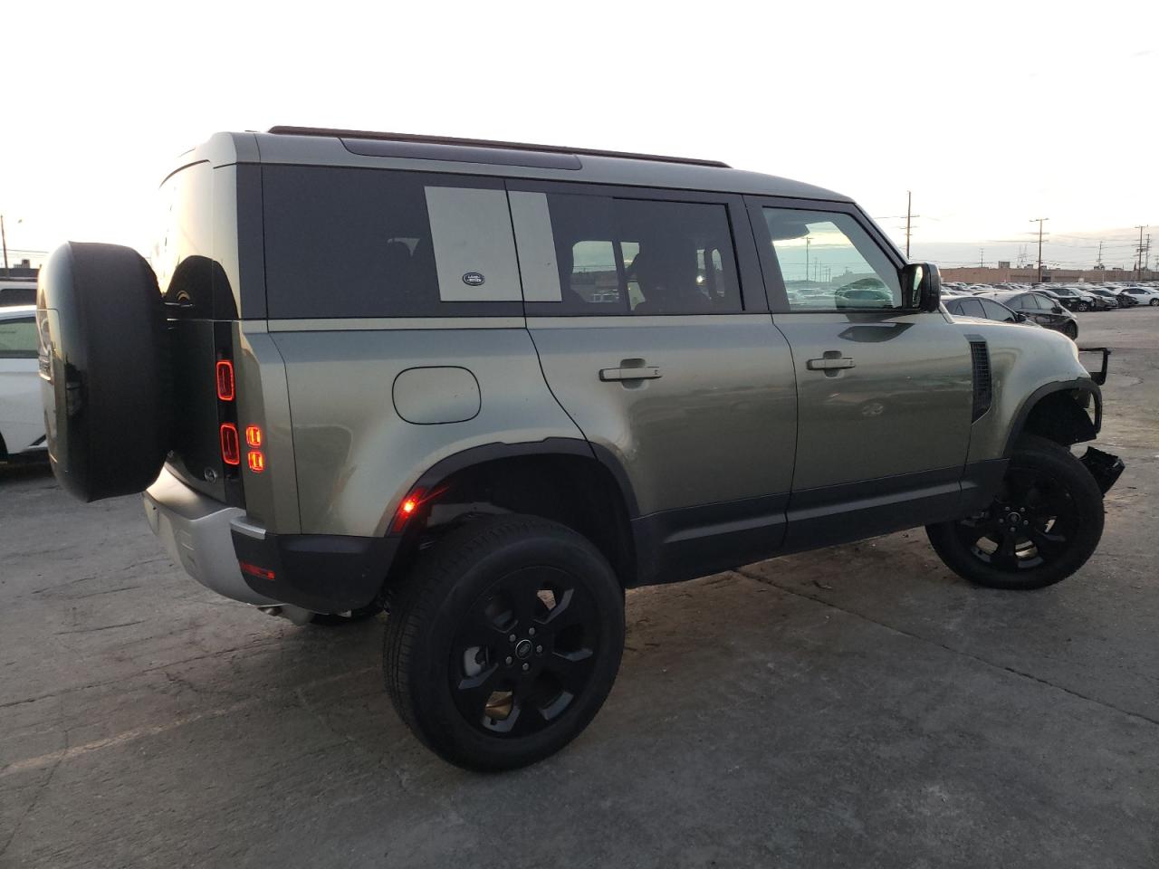 Obraz 3 z 2023 LAND ROVER DEFENDER 110 S 2023 z VIN SALEJEEX2P2227820