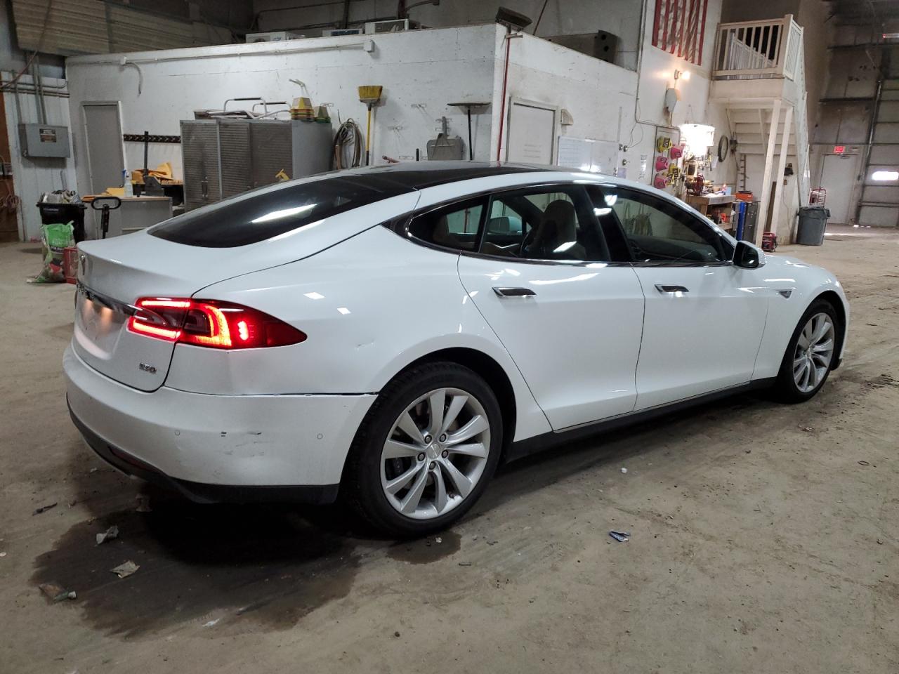 Obraz 3 z 2015 TESLA MODEL S 85D 2015 z VIN 5YJSA1H27FF092798