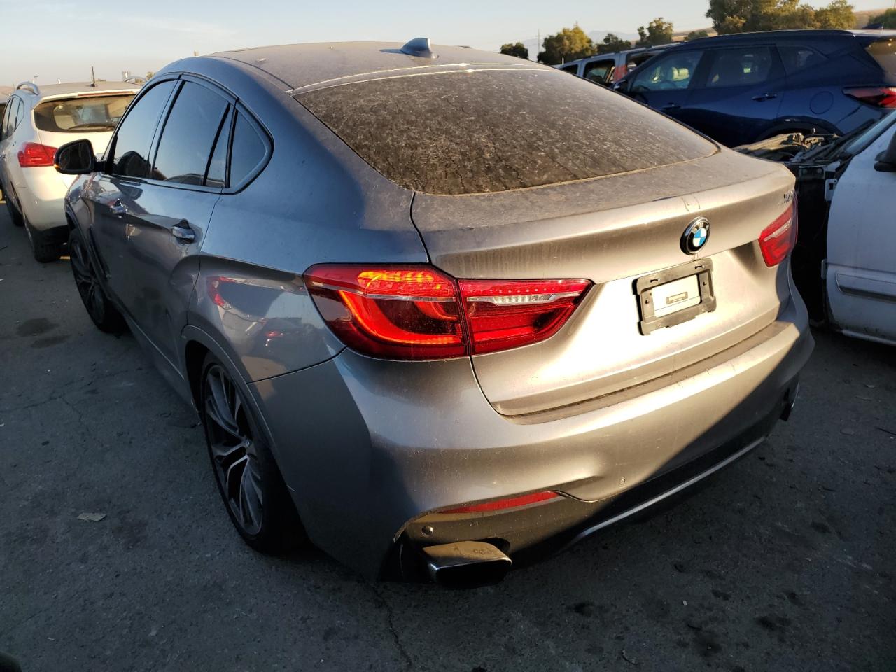 Obraz 2 z 2018 BMW X6 XDRIVE50I 2018 z VIN 5UXKU6C50J0Z66601