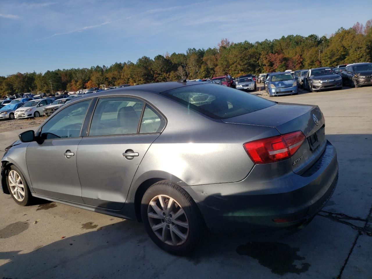 Image 2 of 2015 VOLKSWAGEN JETTA SE 2015 with VIN 3VWD17AJ9FM233327