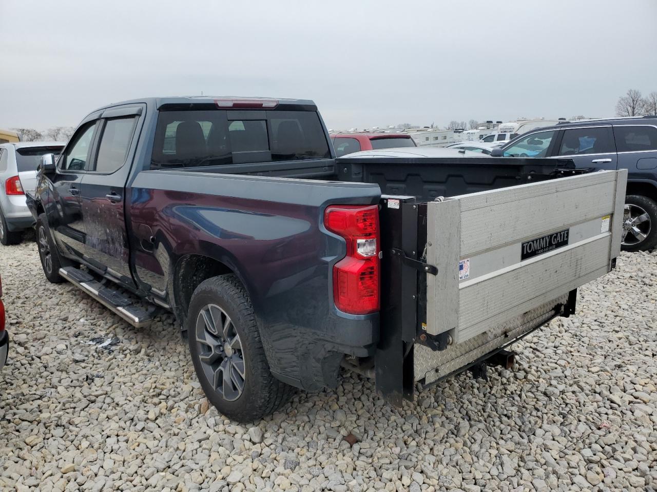 Изображение 2 2021 CHEVROLET SILVERADO K1500 LT 2021 с VIN 3GCUYDET8MG162433