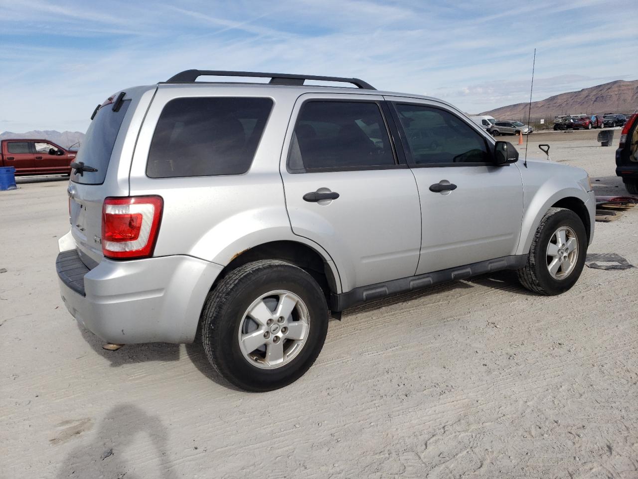 Obraz 3 z 2011 FORD ESCAPE XLT 2011 z VIN 1FMCU0DG8BKA22615