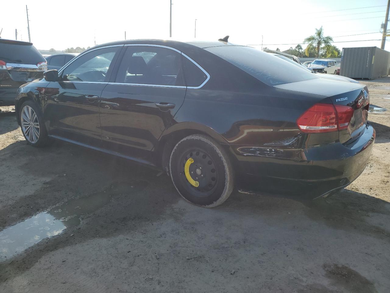 Obraz 2 z 2015 VOLKSWAGEN PASSAT S 2015 z VIN 1VWAT7A35FC097164