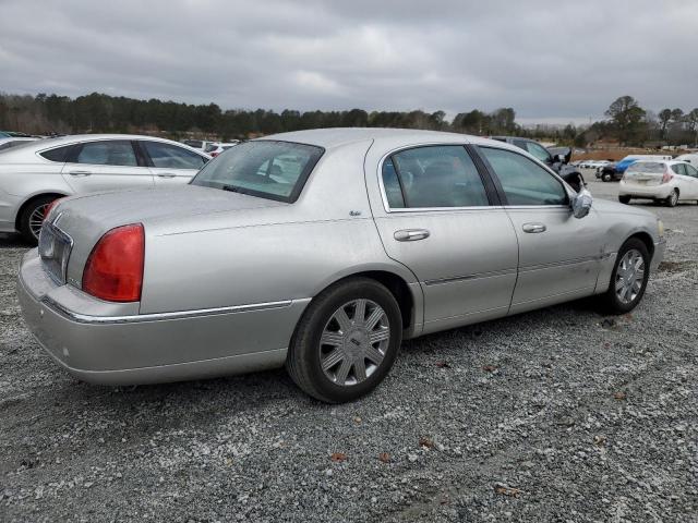 Obraz 3 z 2003 LINCOLN TOWN CAR CARTIER 2003 z VIN 1LNHM83W93Y656110