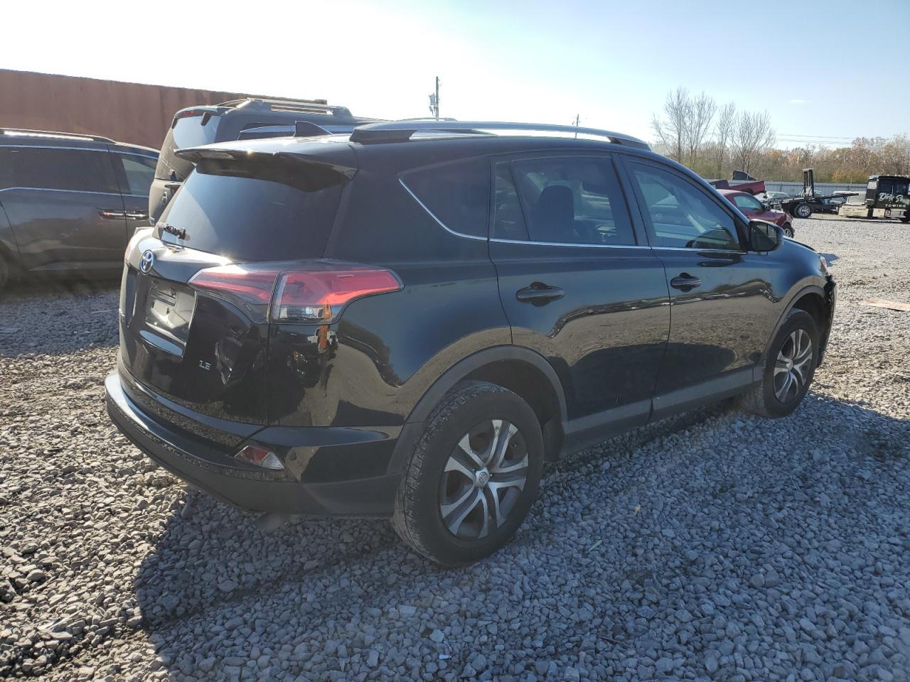 Image 3 of 2018 TOYOTA RAV4 LE 2018 with VIN 2T3ZFREV7JW485796