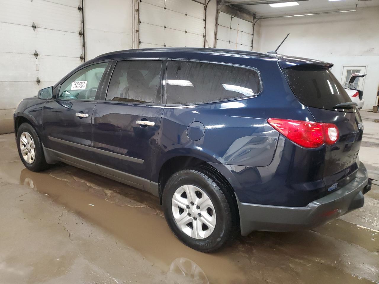 Изображение 2 2011 CHEVROLET TRAVERSE LS 2011 с VIN 1GNKREED7BJ152644