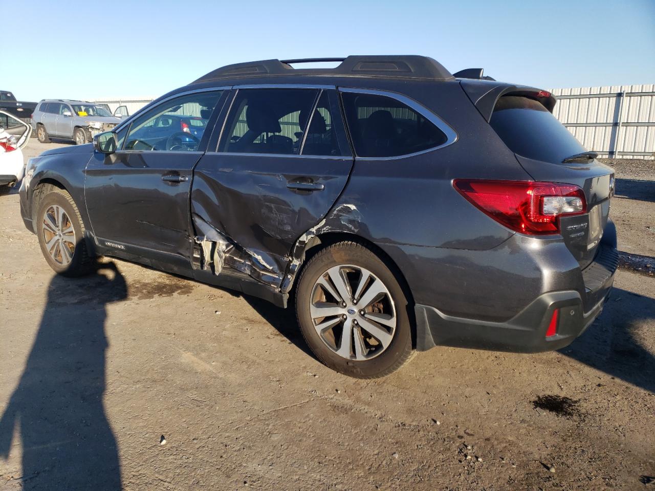Изображение 2 2018 SUBARU OUTBACK 2.5I LIMITED 2018 с VIN 4S4BSANC4J3273014