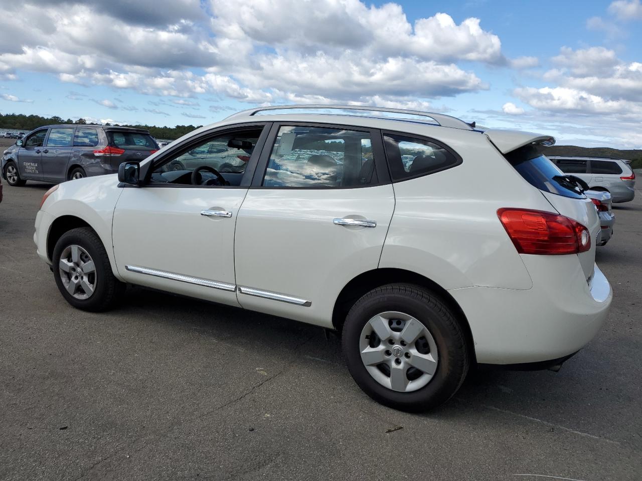 Image 2 of 2015 NISSAN ROGUE SELECT S 2015 with VIN JN8AS5MV4FW757043