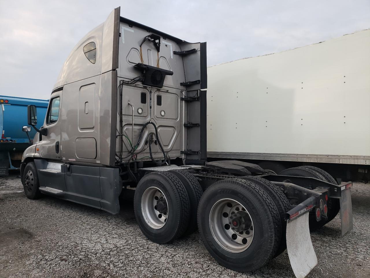 Image 3 of 2016 FREIGHTLINER CASCADIA 125  2016 with VIN 3AKGGLDR2GSHF1710