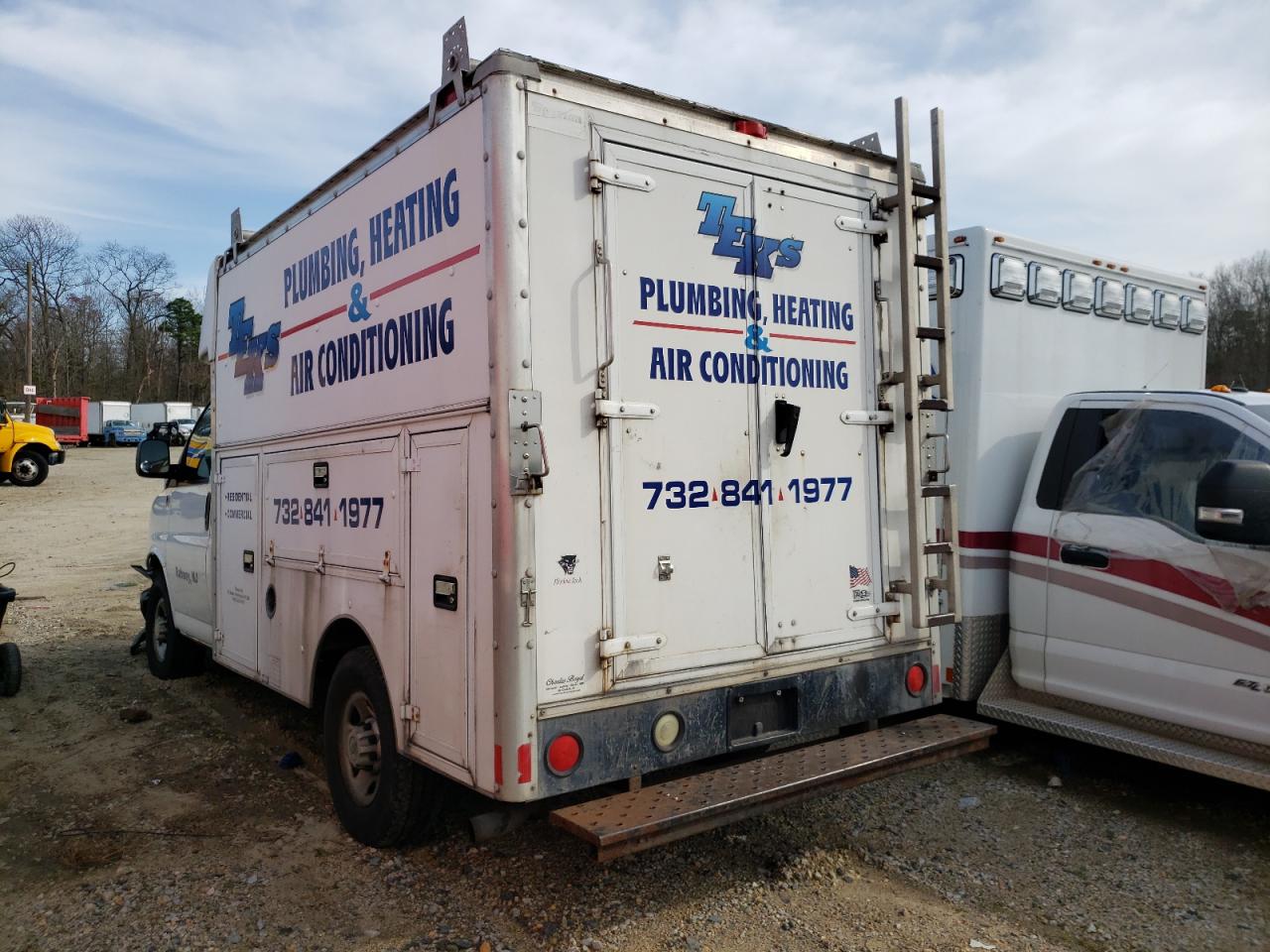 Image 2 of 2005 CHEVROLET EXPRESS G3500  2005 with VIN 1GBHG31U951182966