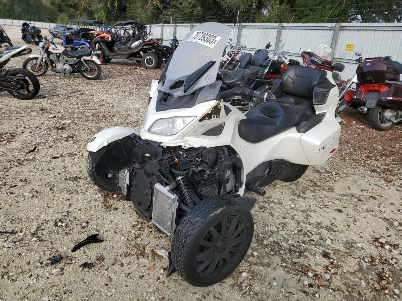 Image 2 of 2018 CAN-AM SPYDER ROADSTER RT 2018 with VIN 2BXNBDD27JV001258