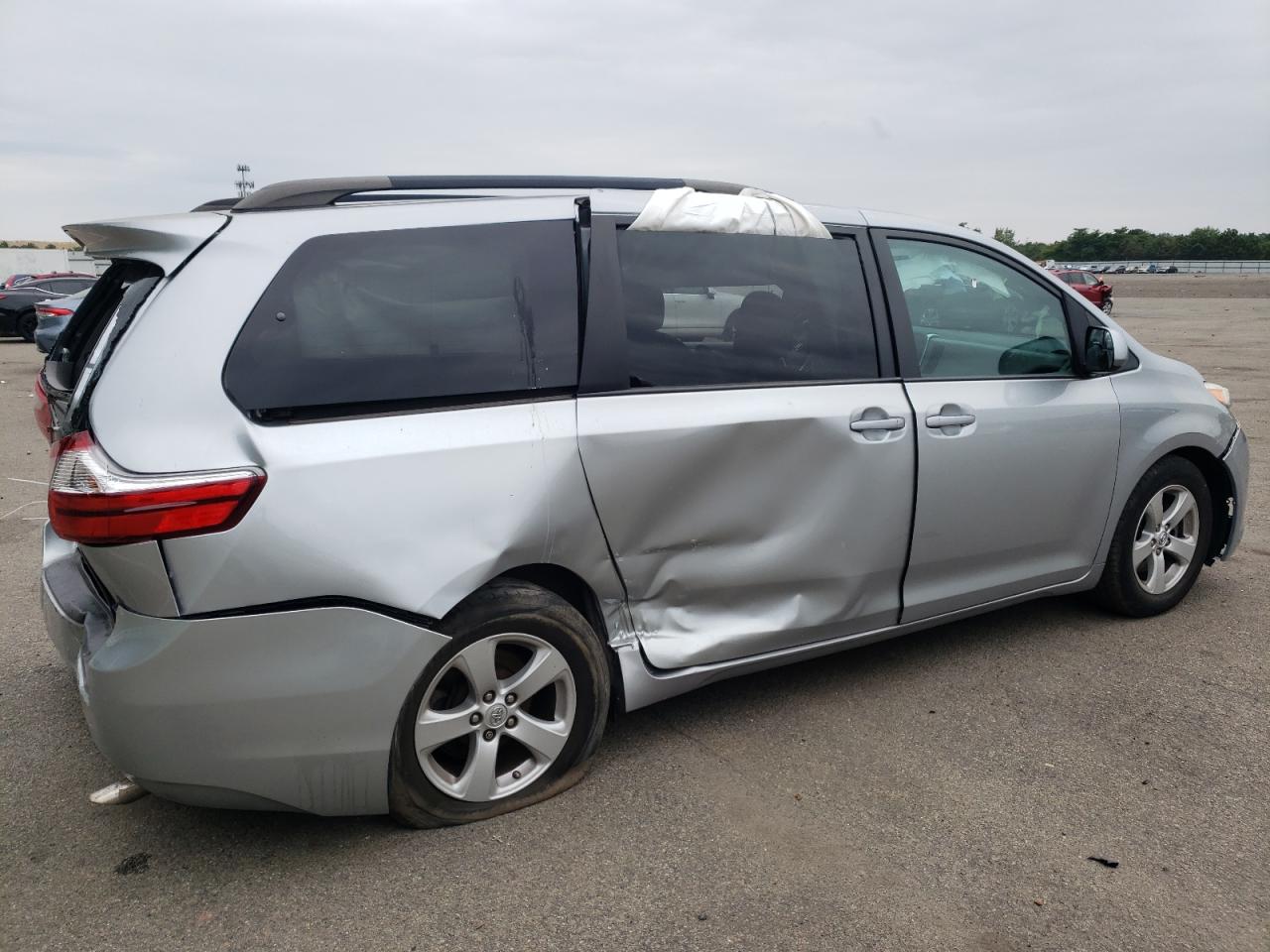 Image 3 of 2015 TOYOTA SIENNA LE 2015 with VIN 5TDKK3DC1FS540570