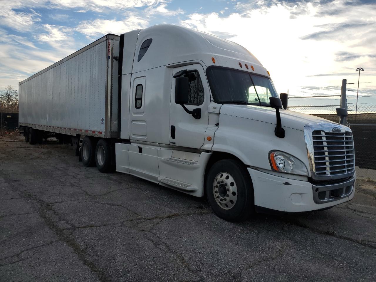 Image 1 of 2014 FREIGHTLINER CASCADIA 125 W/TRAILER 2014 with VIN 3AKJGLD54ESFX8292