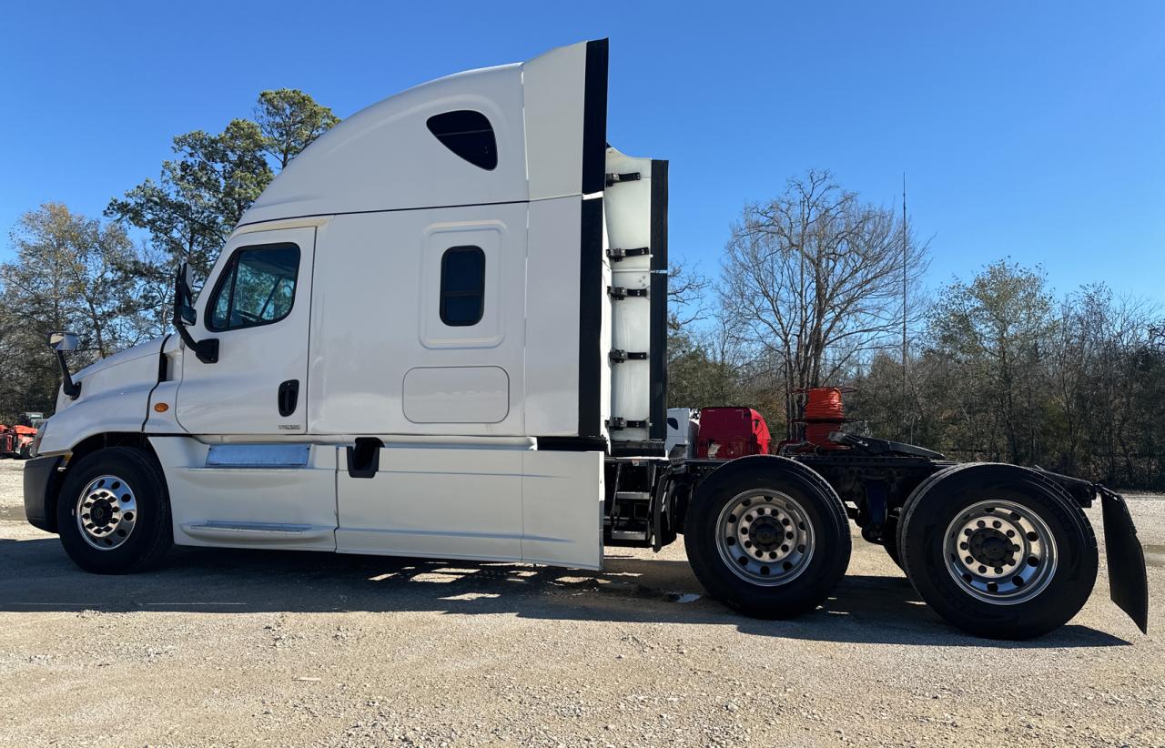 Image 3 of 2015 FREIGHTLINER CASCADIA 125  2015 with VIN 3AKJGLD55FSGP4031
