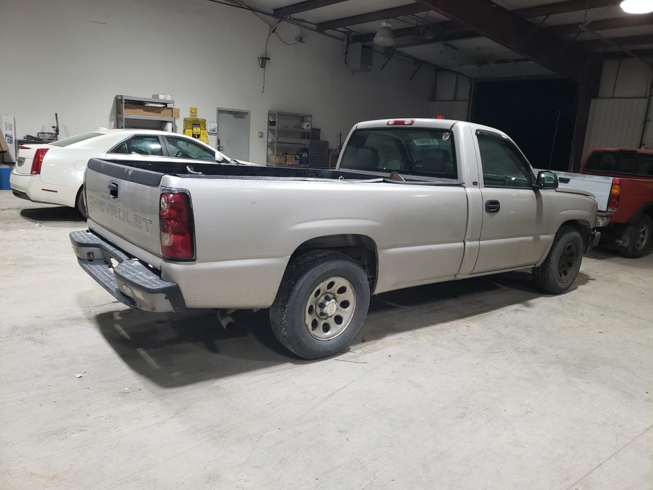 Image 3 of 2005 CHEVROLET SILVERADO C1500 2005 with VIN 1GCEC14X85Z103308