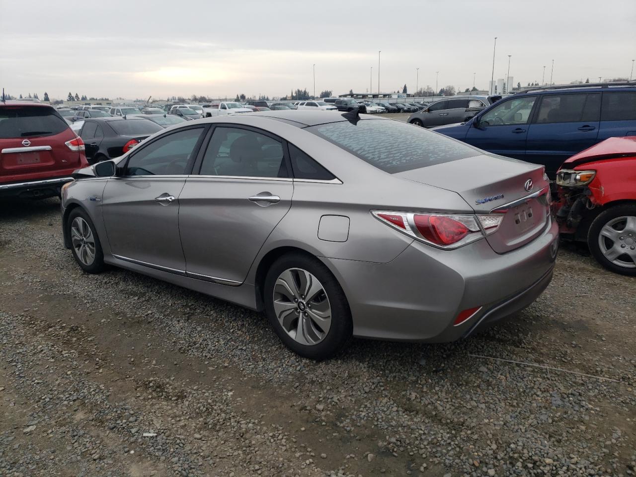 Image 2 of 2013 HYUNDAI SONATA HYBRID 2013 with VIN KMHEC4A46DA069468