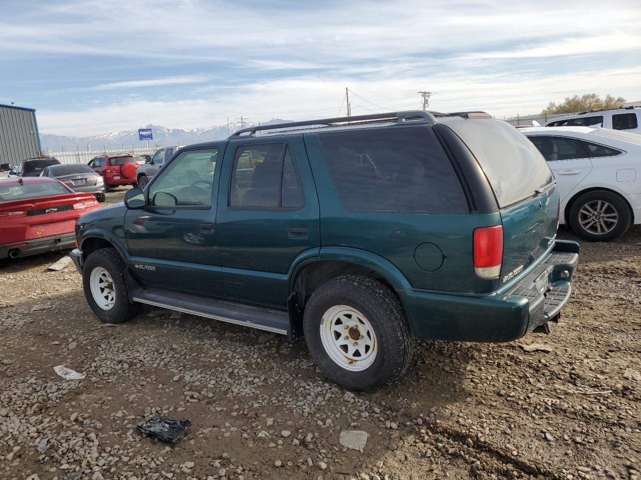 Image 2 of 1998 CHEVROLET BLAZER  1998 with VIN 1GNDT13W0WK121081
