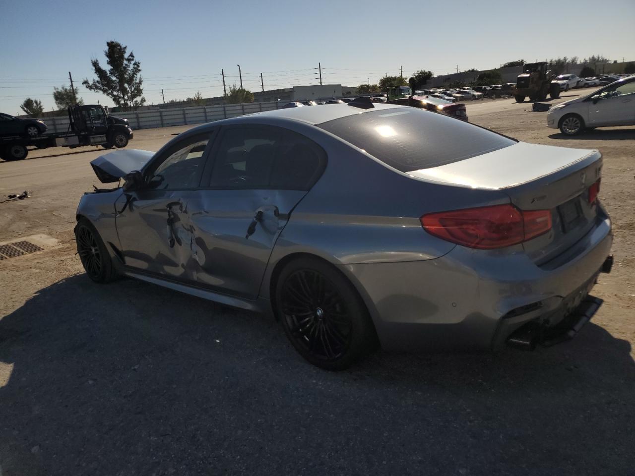 Obraz 2 z 2018 BMW M550XI  2018 z VIN WBAJB9C53JB036343