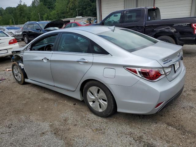 Image 2 of 2015 HYUNDAI SONATA HYBRID 2015 with VIN KMHEC4A4XFA138357