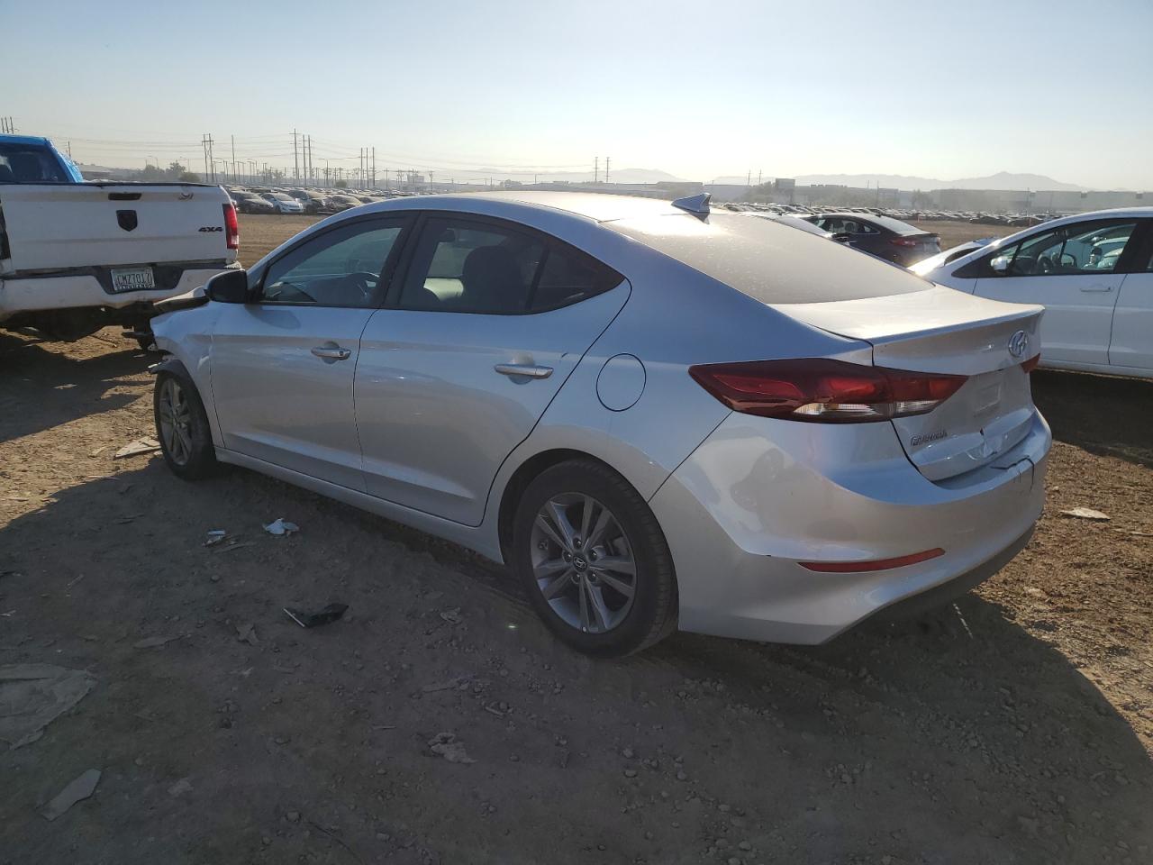 Изображение 2 2018 HYUNDAI ELANTRA SEL 2018 с VIN 5NPD84LF2JH257487