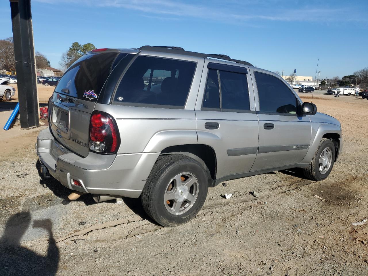 Image 3 of 2004 CHEVROLET TRAILBLAZER LS 2004 with VIN 1GNDT13S442191371