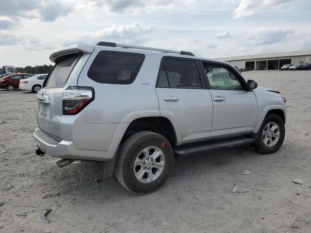 Obraz 3 z 2019 TOYOTA 4RUNNER SR5 2019 z VIN JTEBU5JR9K5711656