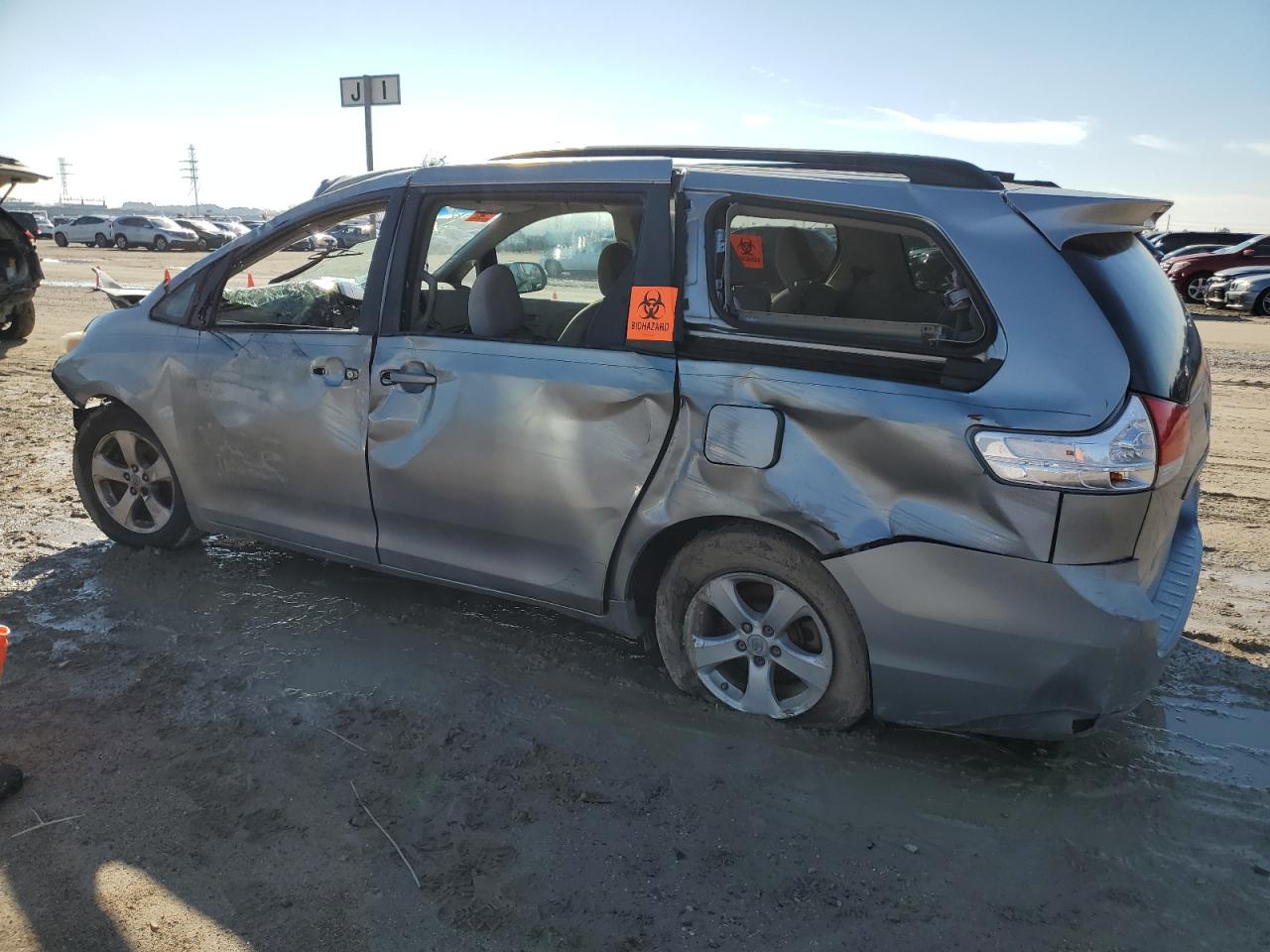 Image 2 of 2011 TOYOTA SIENNA LE 2011 with VIN 5TDKK3DC2BS113764
