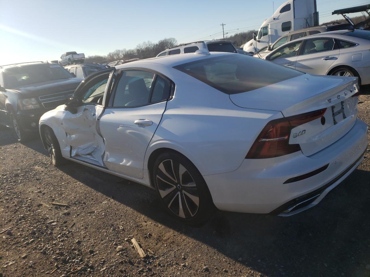 Изображение 2 2022 VOLVO S60 B5 MOMENTUM 2022 с VIN 7JRL12TZ1NG177463