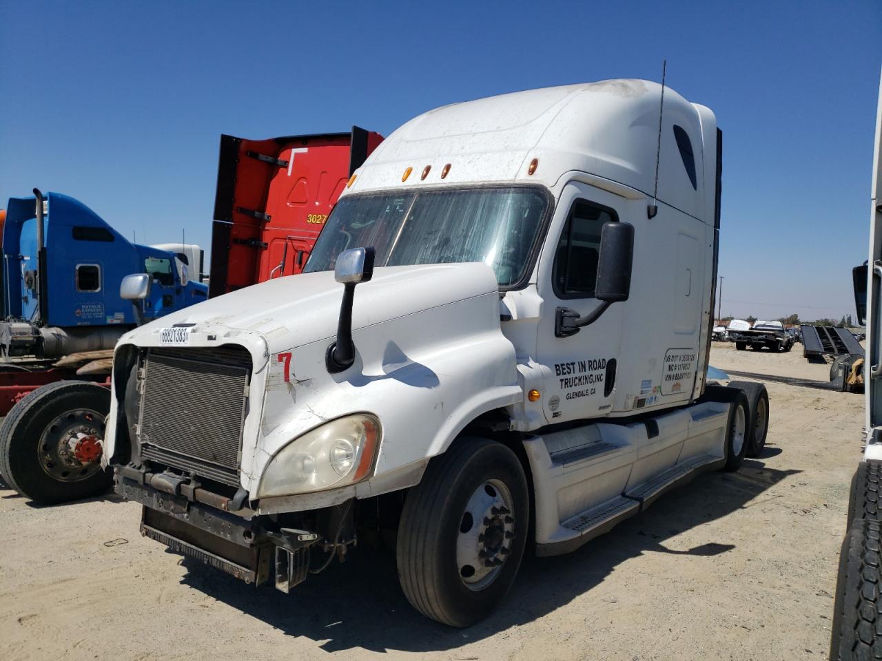 Obraz 2 z 2011 FREIGHTLINER CASCADIA 125  2011 z VIN 1FUJGLDR8BLAV7103