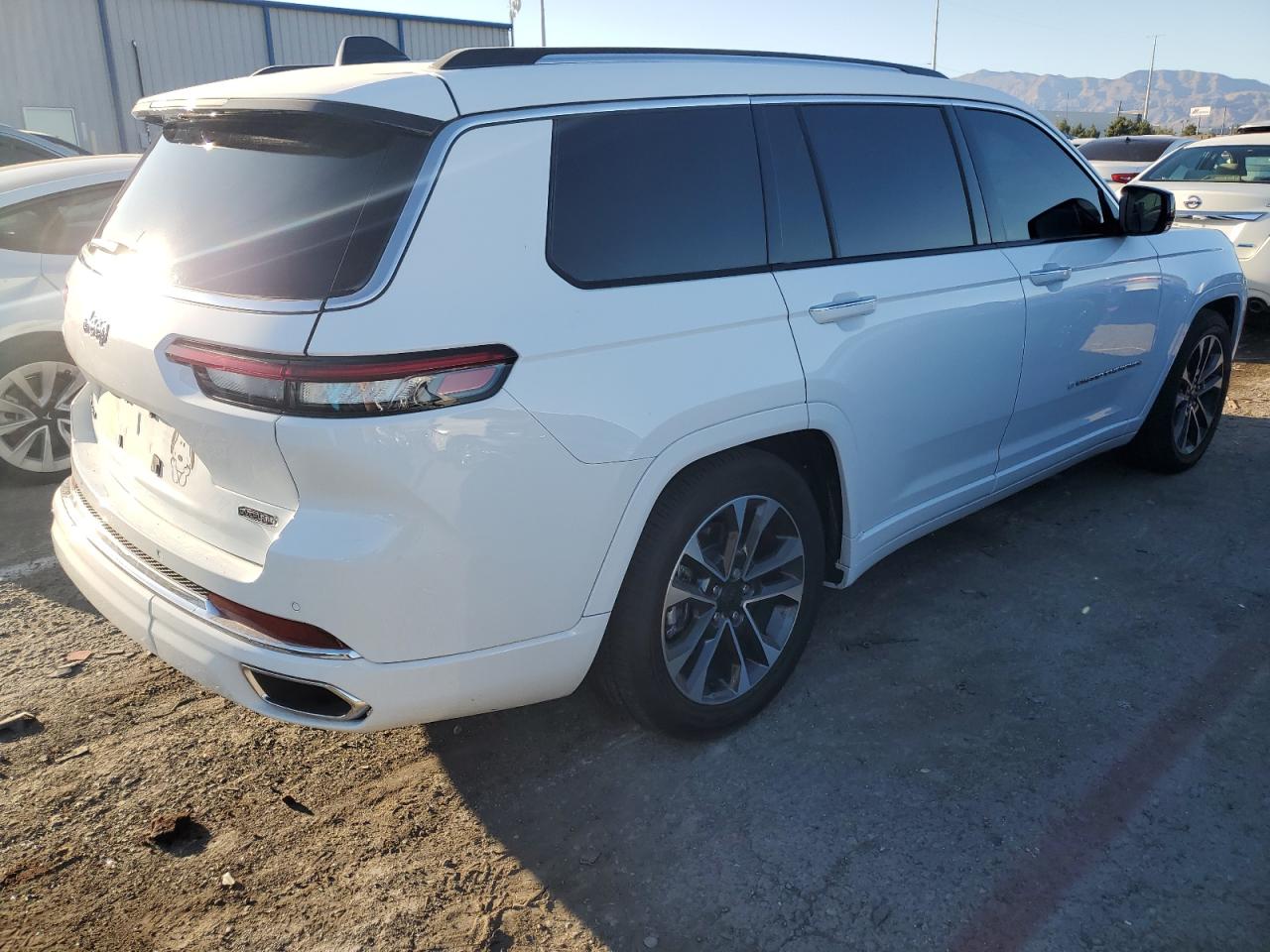 Изображение 3 2023 JEEP GRAND CHEROKEE L OVERLAND 2023 с VIN 1C4RJKDG6P8782436