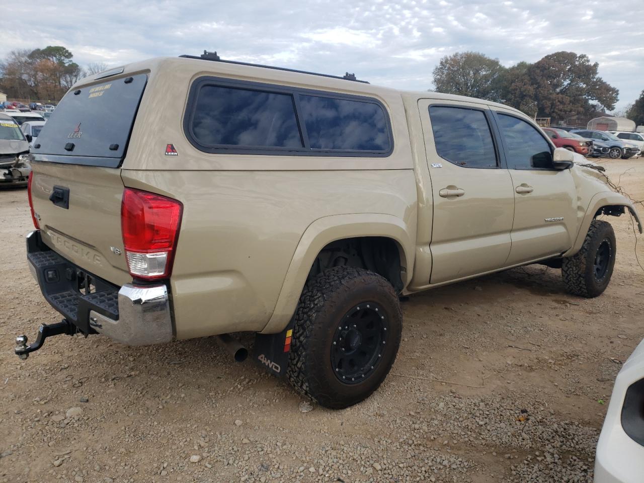 Obraz 3 z 2017 TOYOTA TACOMA DOUBLE CAB 2017 z VIN 3TMCZ5AN3HM060194