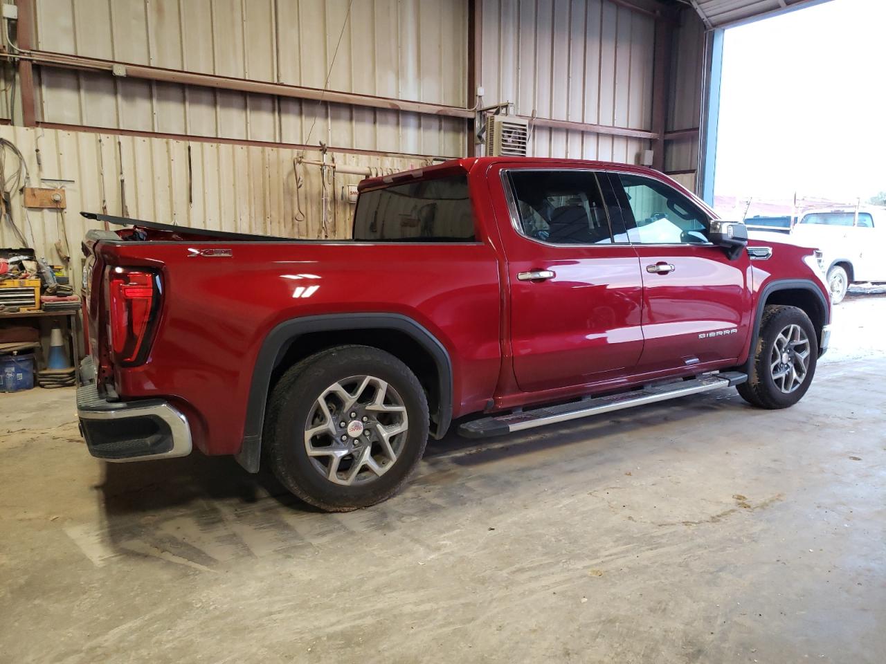 Obraz 3 z 2022 GMC SIERRA K1500 SLT 2022 z VIN 3GTUUDED7NG616113