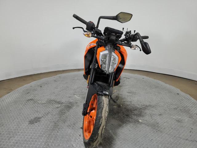 Image 2 of 2019 KTM 390 DUKE 2019 with VIN MD2JPJ401KC228942
